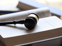 拍卖市场频频遇冷 非上市银行股权需重赋价值